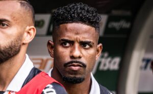 até ídolo exigiu: hayner 'bagunça' santos e complica até quem não estreou