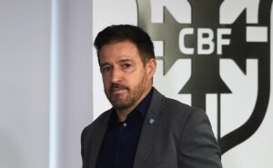 ramón menezes não convence na seleção e protagoniza novo vexame