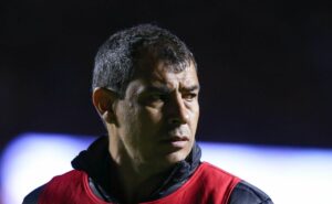 medalhão de 32 anos está indo embora do santos após não empolgar fábio carille