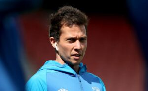 bernard vai voltar ao atlético: veja números do jogador na sua passagem no exterior