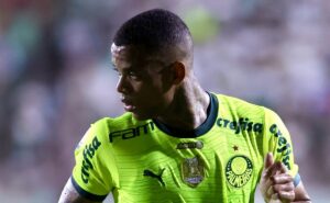 caio paulista mal desencanta com assistência e gera divisão na torcida do palmeiras