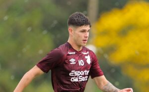 criou nova polêmica: zapelli vira assunto e osorio faz revelação sobre futuro de argentino no athletico