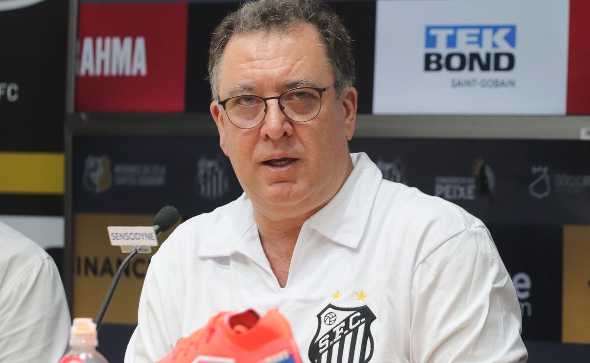 zagueiro, meia, ponta direita: marcelo teixeira deve assinar com três reforços para o santos