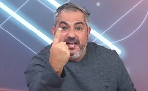 "a vila ficará lá"; santos tem terreno para construir estádio, diz ricardinho martins