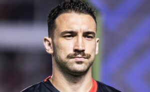 reviravolta: flamengo não tem acerto com léo ortiz e venê expõe a verdade