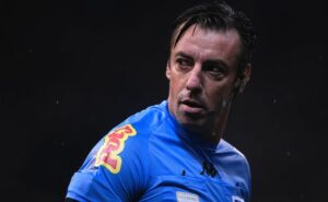 oficial: raphael claus 'apronta' na súmula e situação chega ao palmeiras