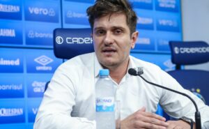 r$ 2,5 milhões por mês: brum está trabalhando por contratação no grêmio