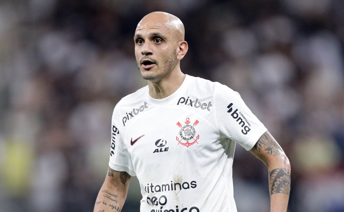 fábio santos 'expõe' ex companheiro de corinthians e dispara: "pode ter perdido a chance da vida"