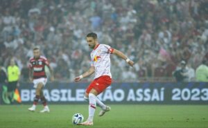 análise: com a chegada de léo ortiz, tite deve promover testes com léo pereira e fabrício bruno