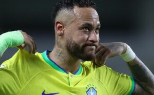 neymar aceita convite e vai ver jogo do corinthians