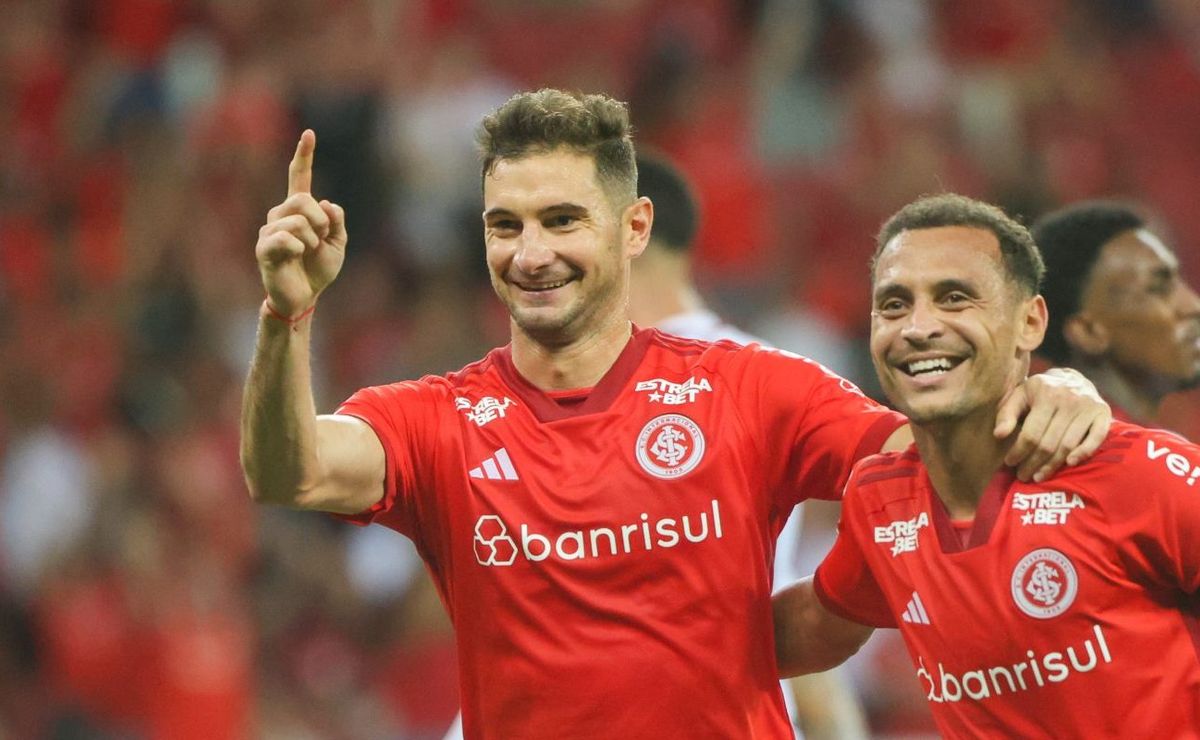 alario mal comemora primeiro gol e ‘surpresa’ de coudet chama atenção no internacional