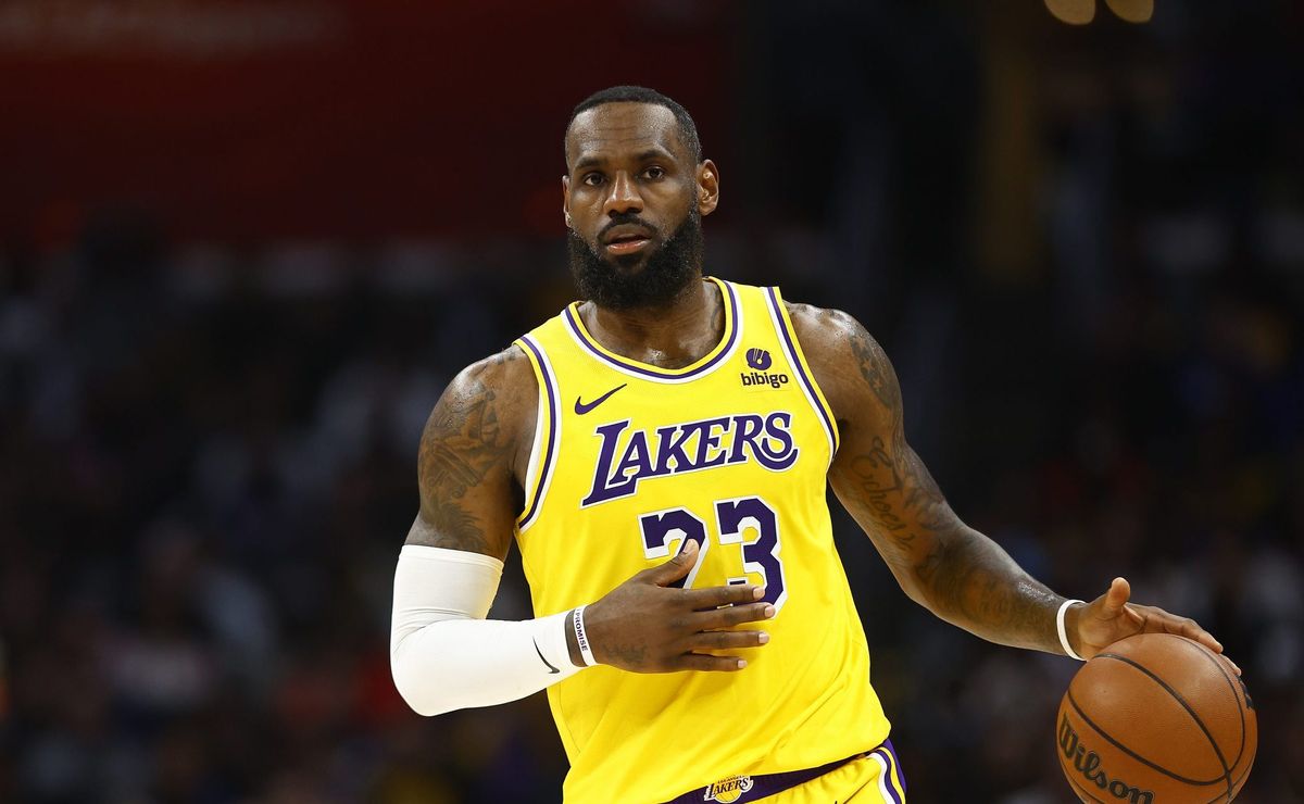 com mais um show de lebron james, lakers bate o clippers e respira na nba