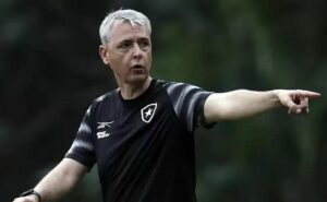john, jeffinho e marçal desfalcam o botafogo no embate contra o flamengo