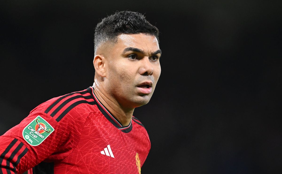 volta para o são paulo? casemiro está em lista de dispensa no united