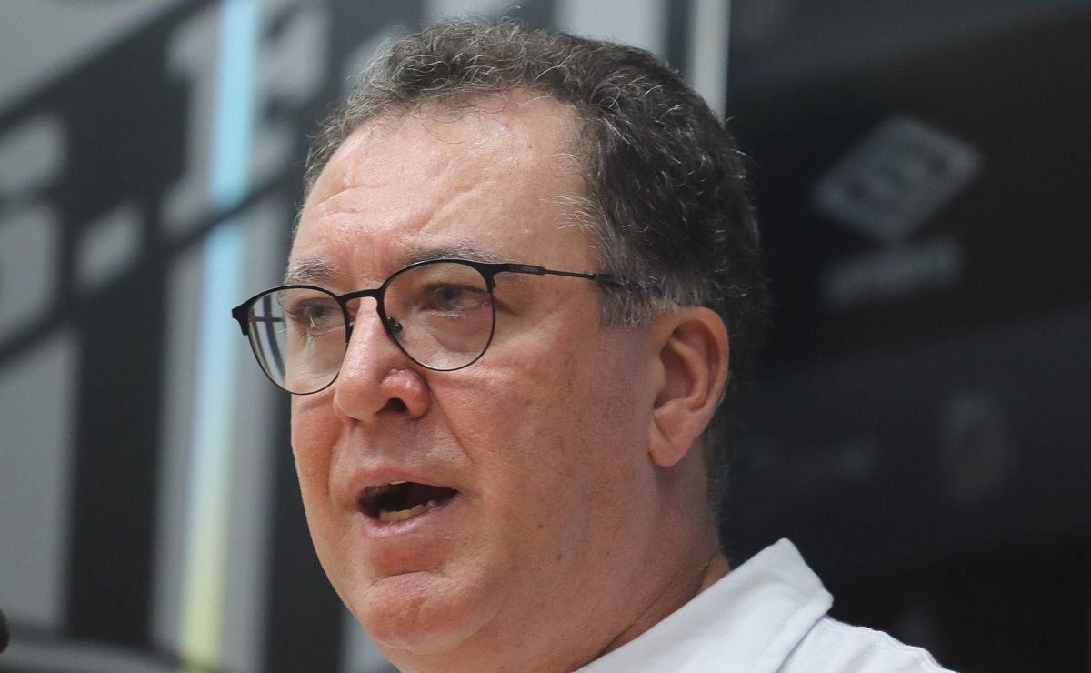 bustos 'apronta' e marcelo teixeira cancela rescisão de atacante no santos