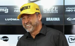 salário de antónio oliveira no corinthians 'vaza' após aprovação de augusto melo