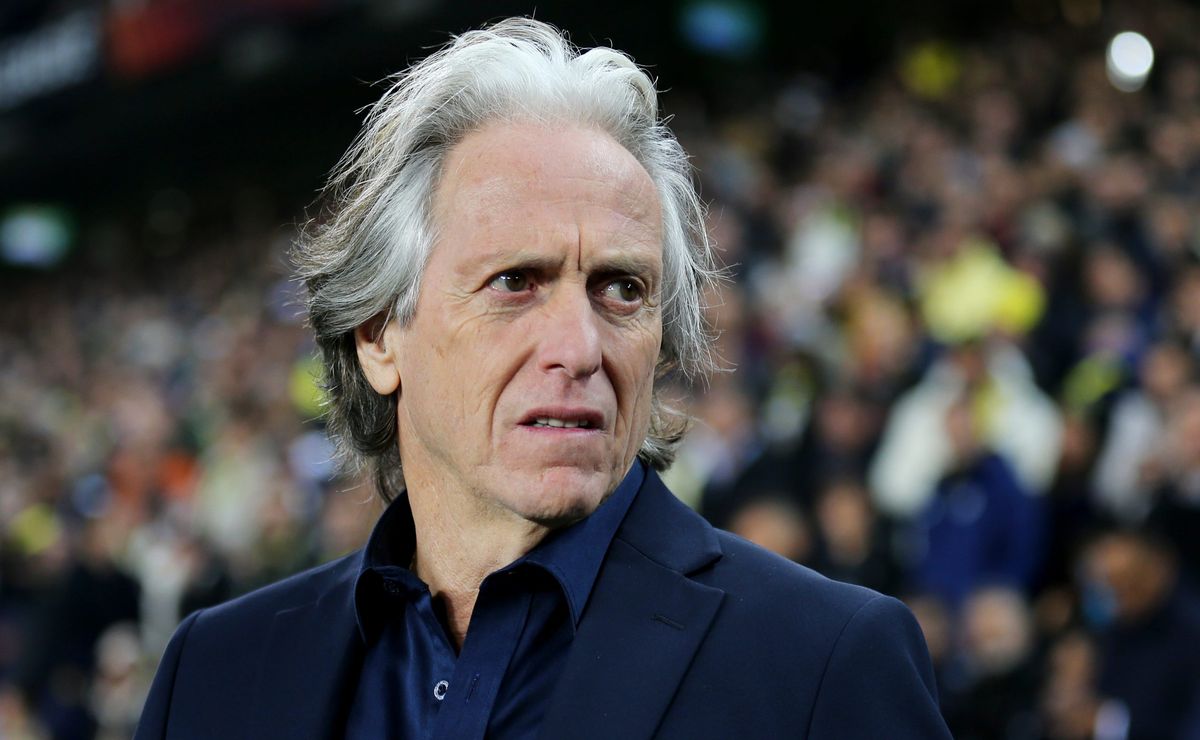 empresário de jorge jesus oferece zagueiro e flamengo toma decisão