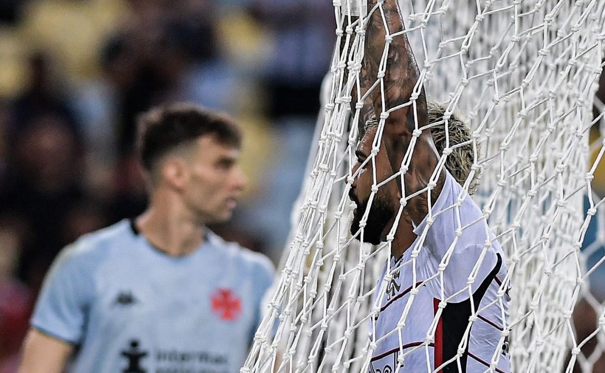 léo jardim se adiantou no pênalti de gabigol? var de flamengo e vasco vaza