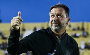 augusto melo já sabe salário de pedro henrique antes de assinar no corinthians