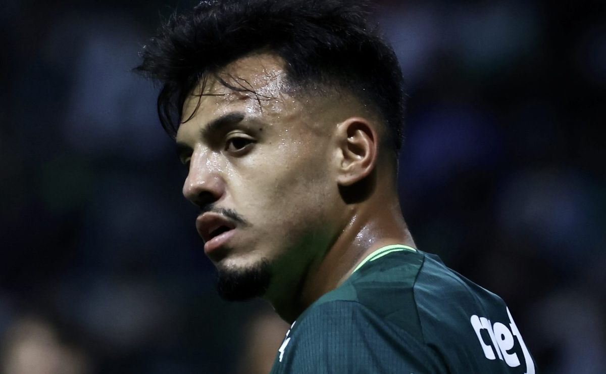 gabriel menino toma 'patada' de rival no ar e piora situação no palmeiras