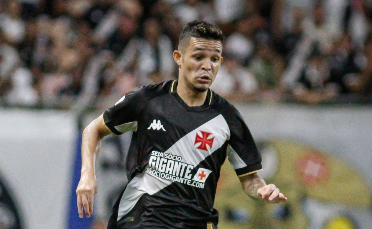 foi xingado abertamente: adson vive drama no vasco e cria do corinthians passa ‘perrengue’