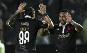 com show de payet e reencontro de vegetti com o gol, o vasco vence