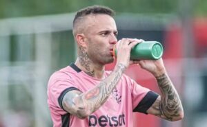 não aprendeu: luan repete 'vexame' 7 meses após rescisão no corinthians