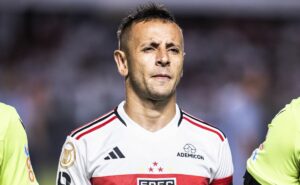 diretor do são paulo não deixa barato e 'usa' rafinha para alfinetar james