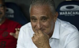 titularidade fácil com tite: casemiro pode ficar livre e torcida do flamengo se empolga