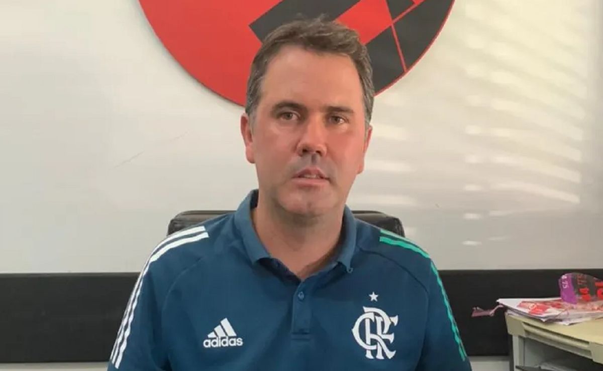 flamengo anuncia luiz carlos como novo gerente de futebol profissional