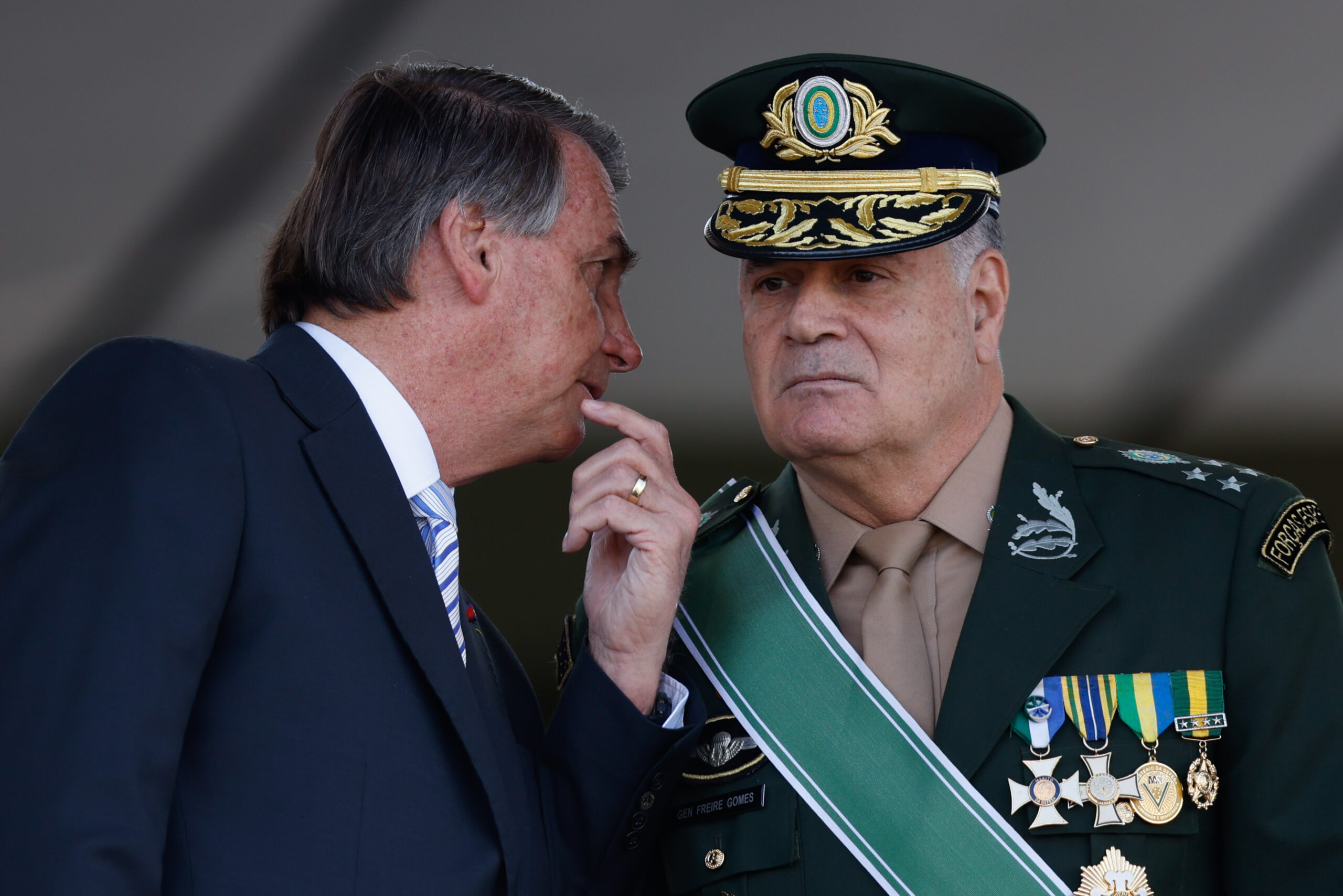 military top brass throws bolsonaro to the wolves