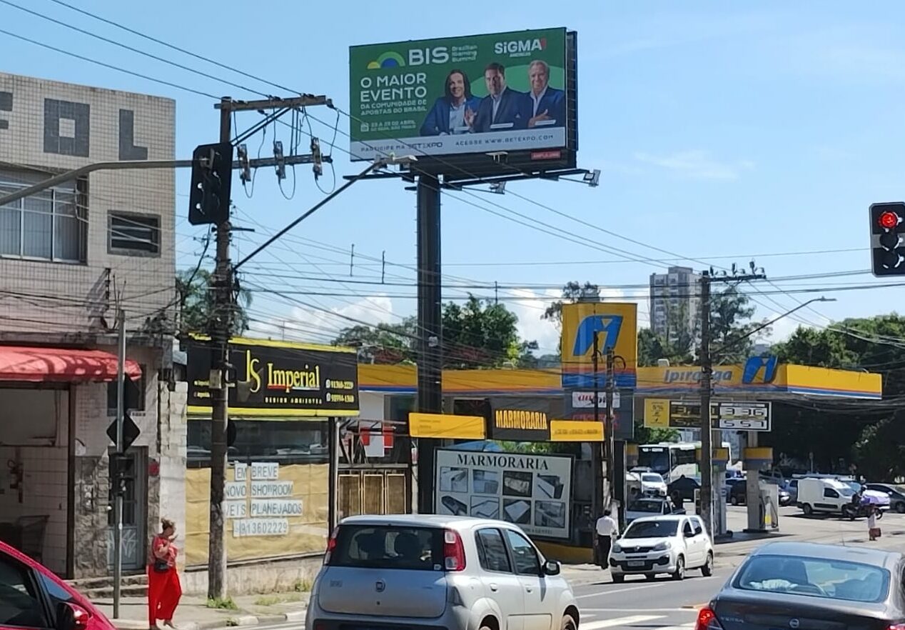 acao de divulgacao do bis 2024 outdoors