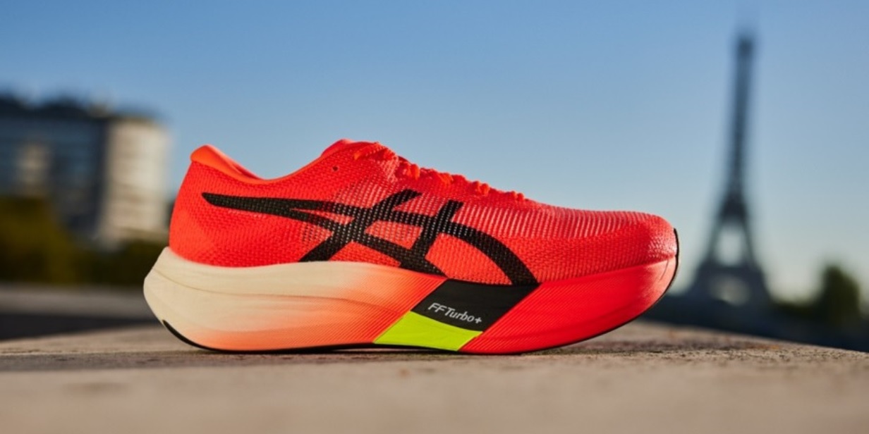 asics reformula placa de carbono e apresenta novos tênis sky paris e edge paris, da série metaspeed