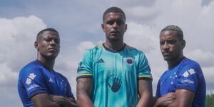 em campanha contra racismo, betfair libera espaço máster na camisa do cruzeiro