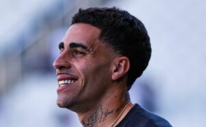 vasco atualiza seus torcedores sobre negociação com gabriel do internacional