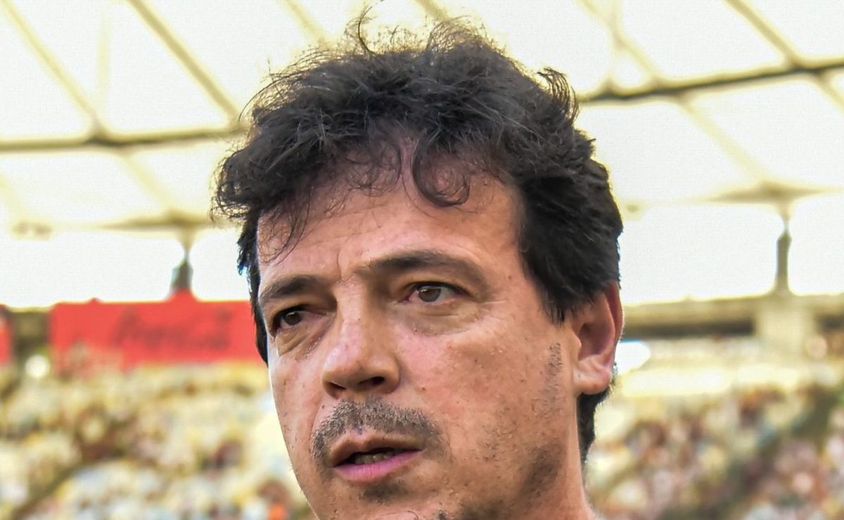 comentarista da espn elogia diniz por pedido de desculpas no fluminense: "louvável"