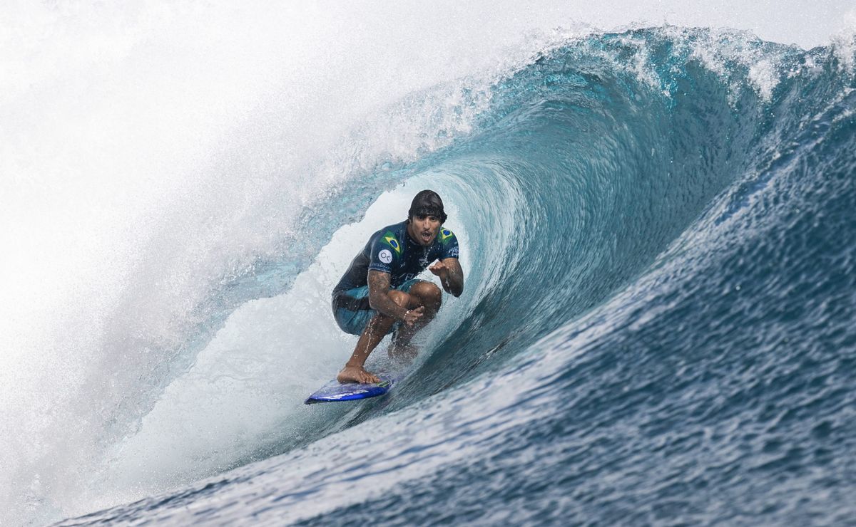 surfe brasileiro chega forte em paris graças a medina e tati weston webb