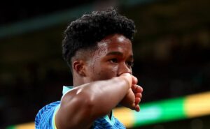 endrick volta a brilhar pela seleção brasileira e torcedores elogiam na web: "fenômeno"