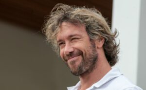 lugano defende james rodríguez após eliminação do são paulo e é rebatido por outro ídolo: "obrigatório bater"