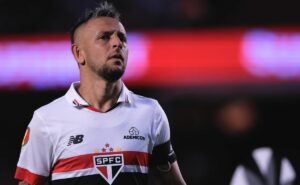 são paulo sonda lateral de 21 anos para disputar posição com rafinha