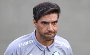 abel ferreira critica arena barueri e cita escolha de leila pereira como obstáculo no palmeiras