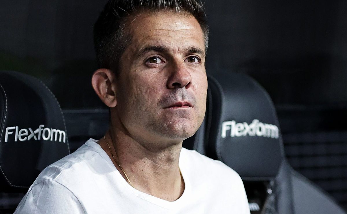 meio campista pode ser o primeiro reforço de victor no atlético e valores são revelados