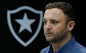 john textor define plano a para o lugar de andré mazzuco no botafogo