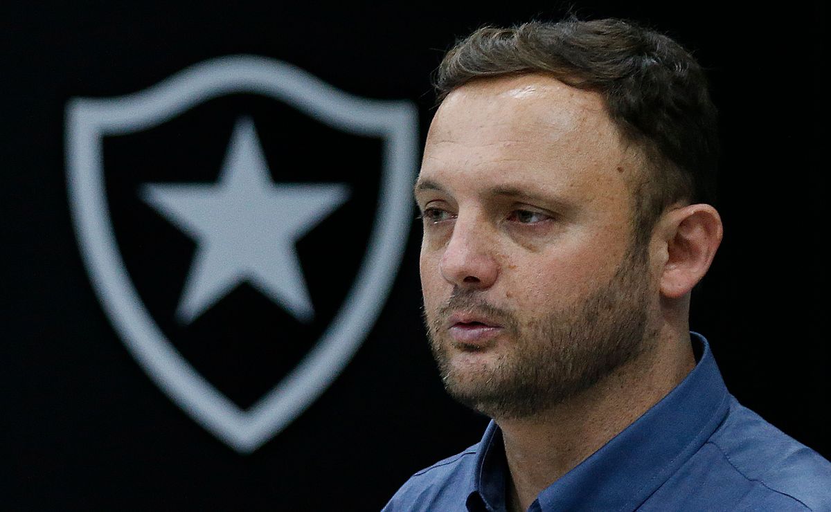 john textor define plano a para o lugar de andré mazzuco no botafogo