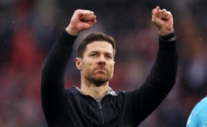 com xabi alonso confirmando permanência, bayer leverkusen atinge marca de 39 jogos invictos