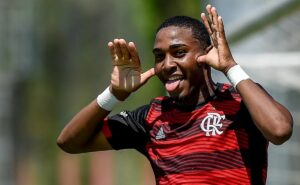 flamengo inicia conversas para renovar contrato de lorran