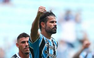 diego costa mal estreia pelo grêmio, revela surpresa e ‘alfinetada’ em renato chama atenção