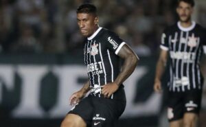 paulinho revela redução salarial e responde sobre renovação com o corinthians: "já fui claro sobre o que eu quero"