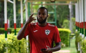 victor andrade reencontra o santos no paulistão, relembra polêmicas e projeta pressão: “eles sempre vaiam”