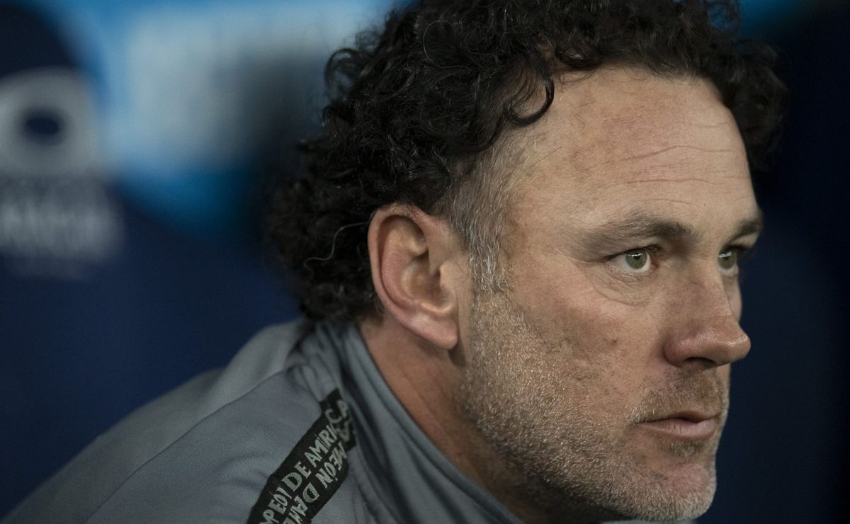 milito revela emoção após ser anunciado como treinador do atlético mg: "estou muito feliz"